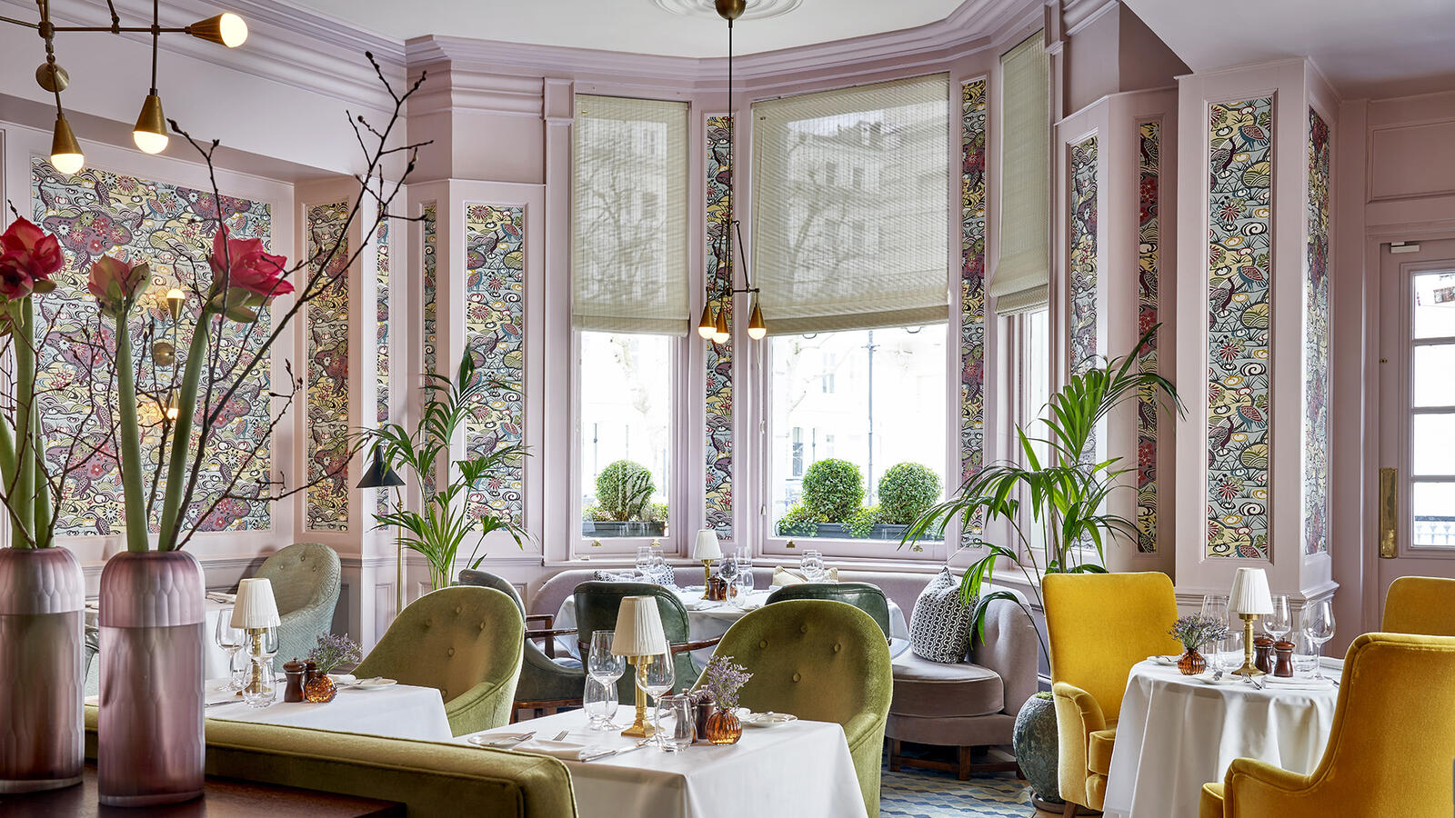 The Town House Restaurant at The Kensington Hotel boasts a vibrant regency elegance. The restaurant's interior features a classic style with pops of color.